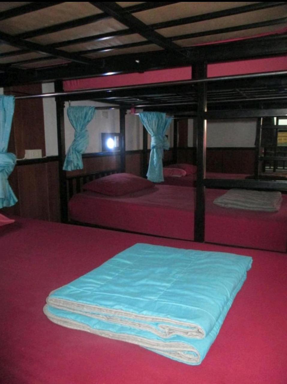 Neverland Dorm Phi Phi-eilanden Buitenkant foto