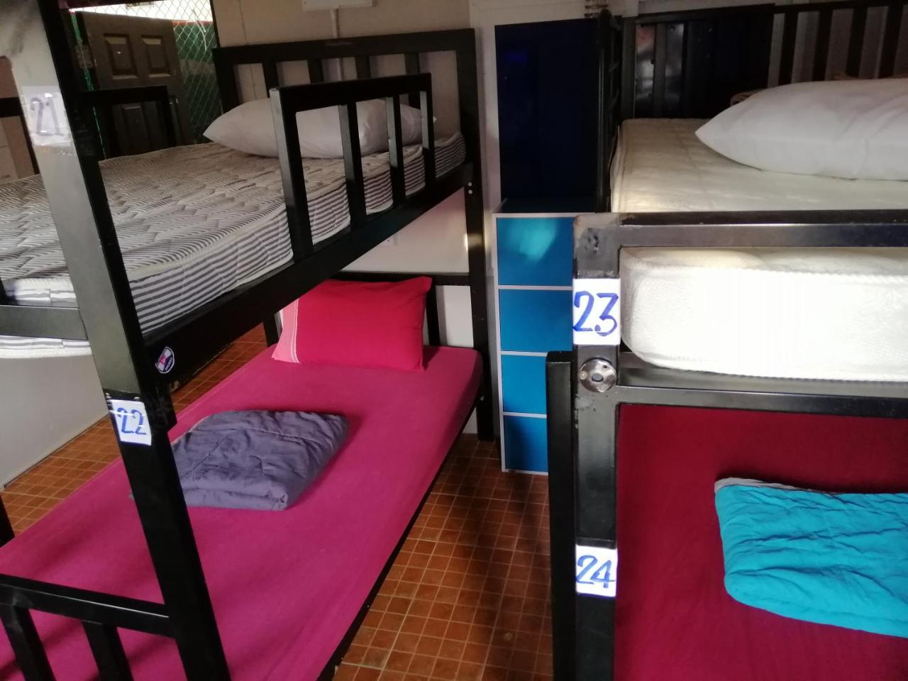 Neverland Dorm Phi Phi-eilanden Buitenkant foto