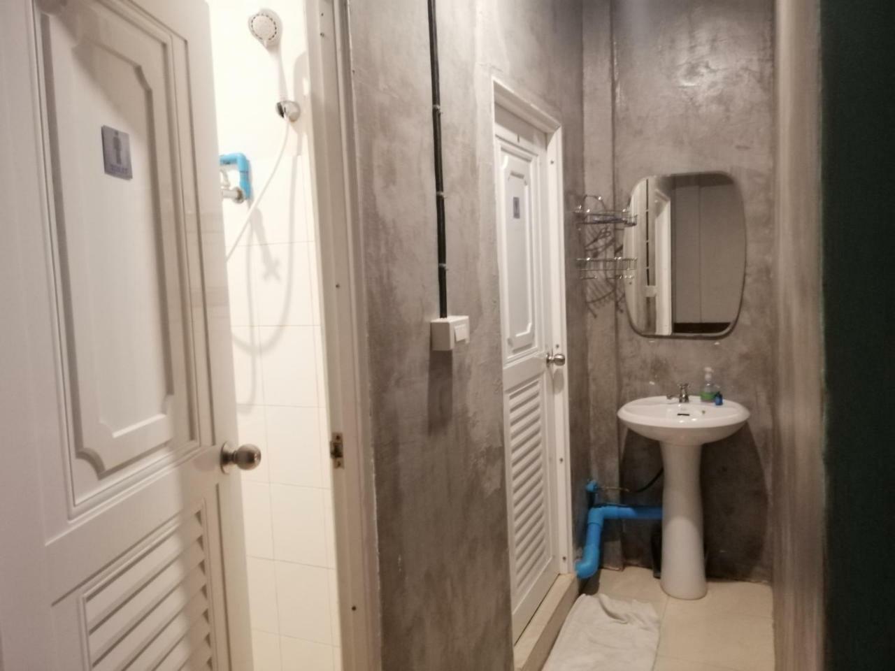 Neverland Dorm Phi Phi-eilanden Buitenkant foto
